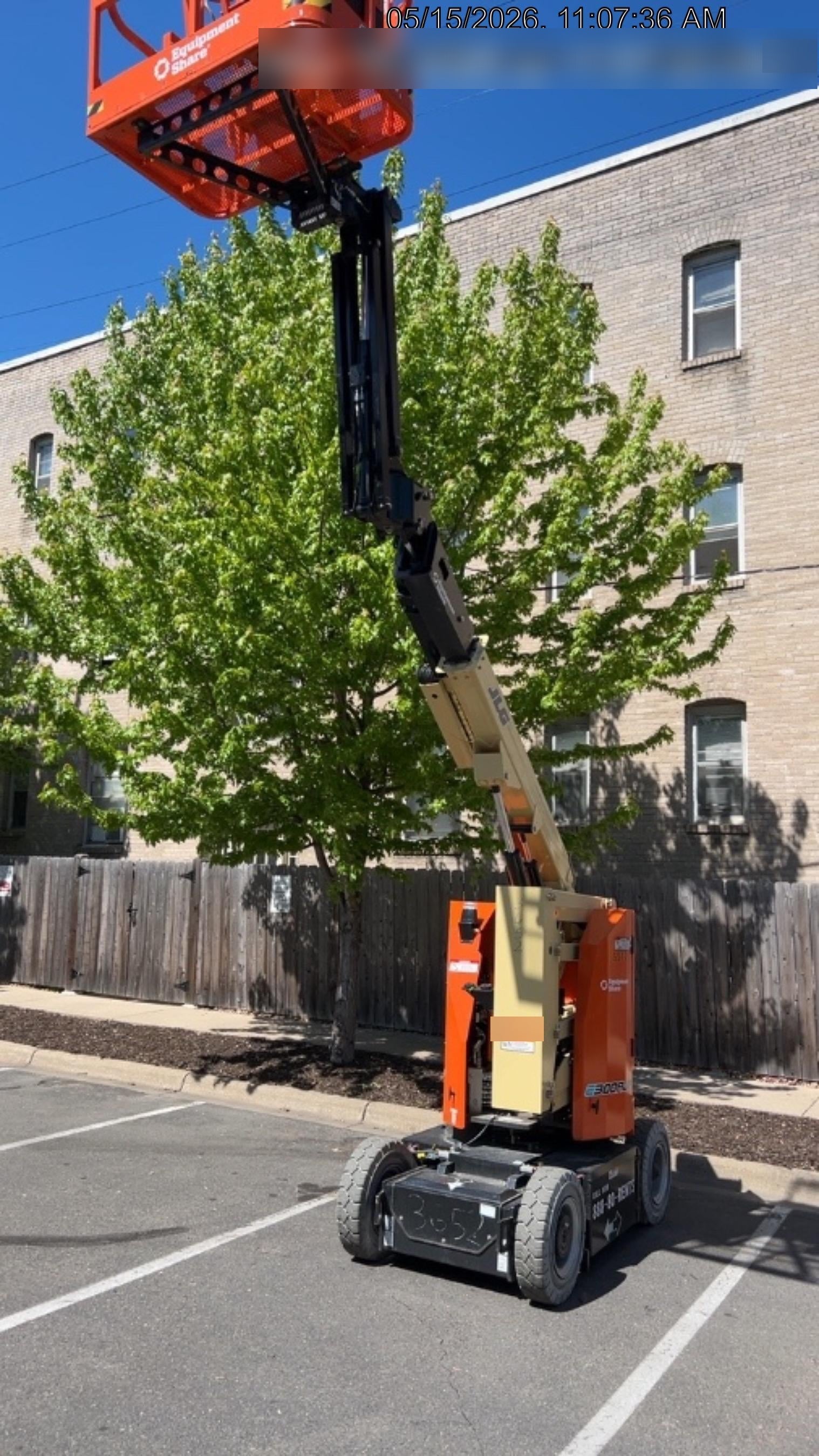2025 JLG E300AJP