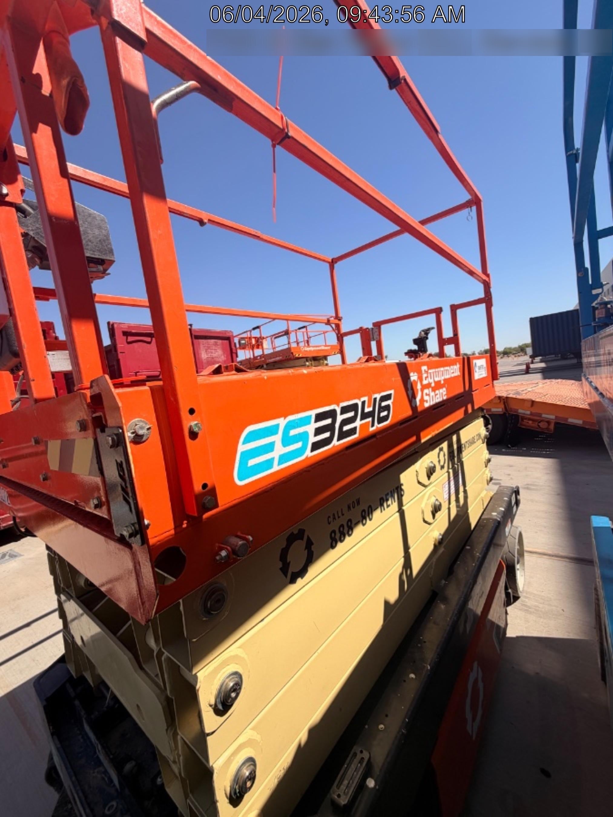 2022 JLG ES3246