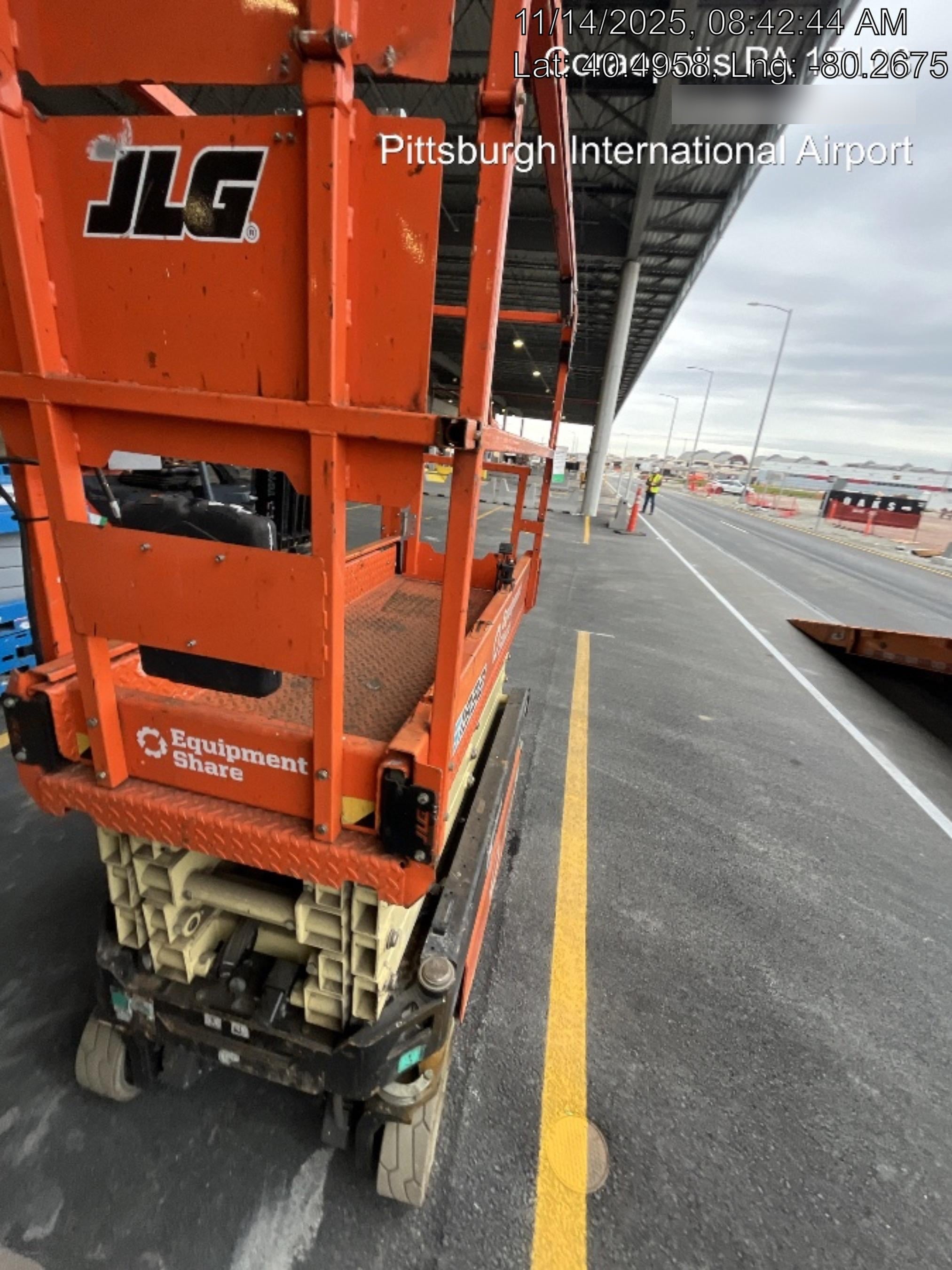 2022 JLG ES1932