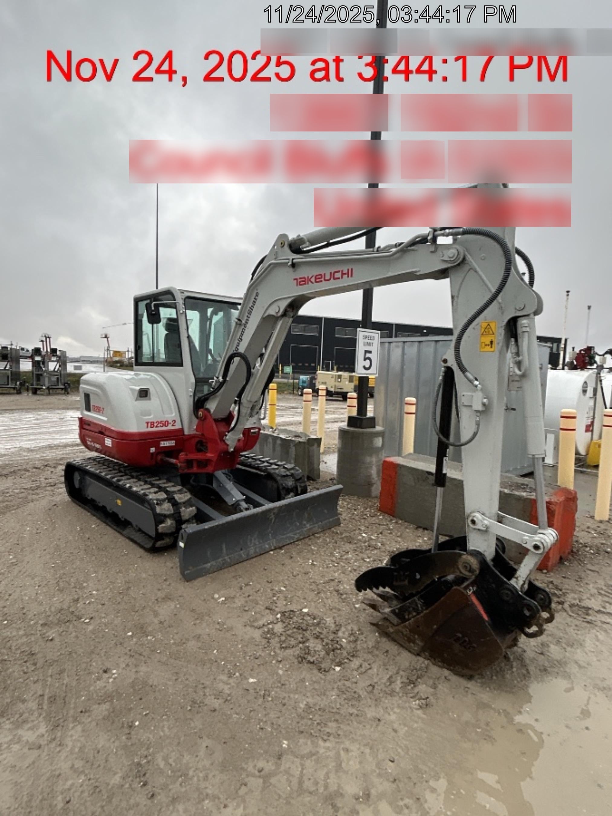 2025 TAKEUCHI TB250-2CR