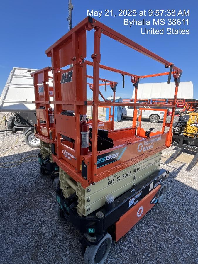 2025 JLG ES1932
