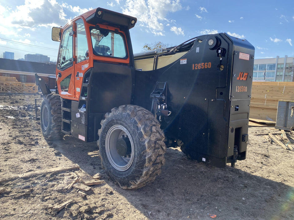 2021 JLG 1075