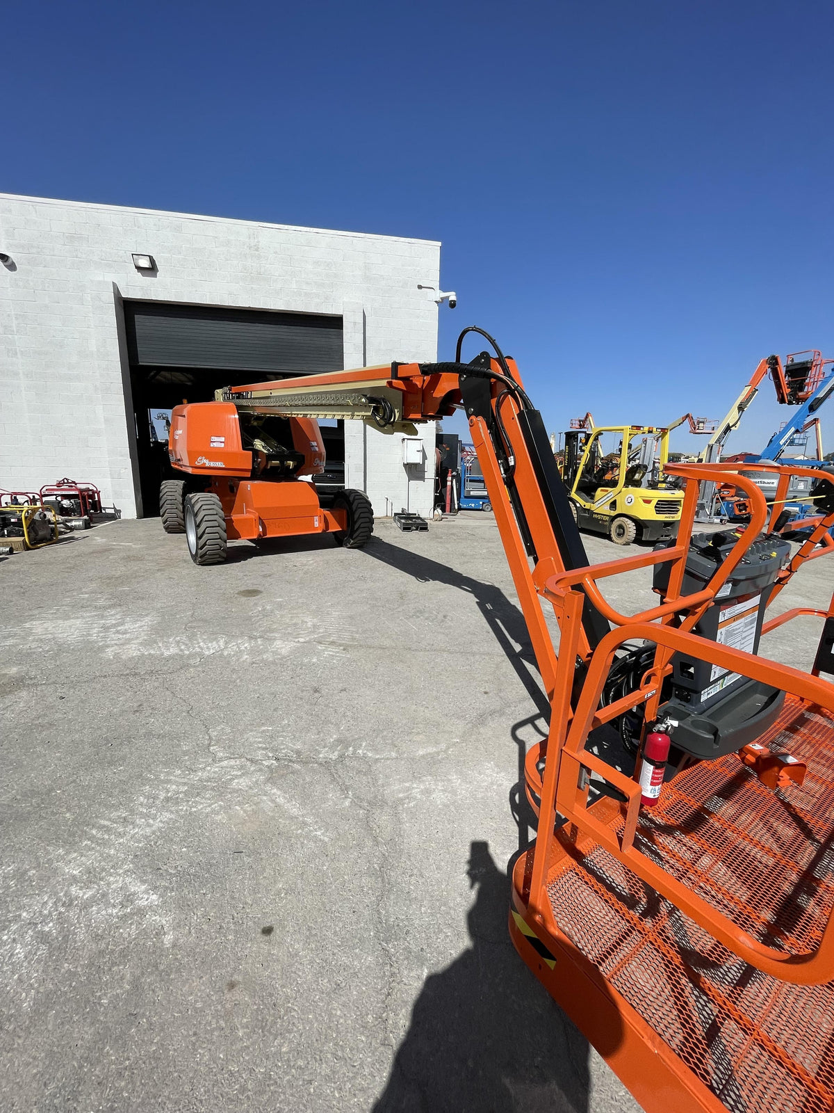 2023 JLG 660SJ