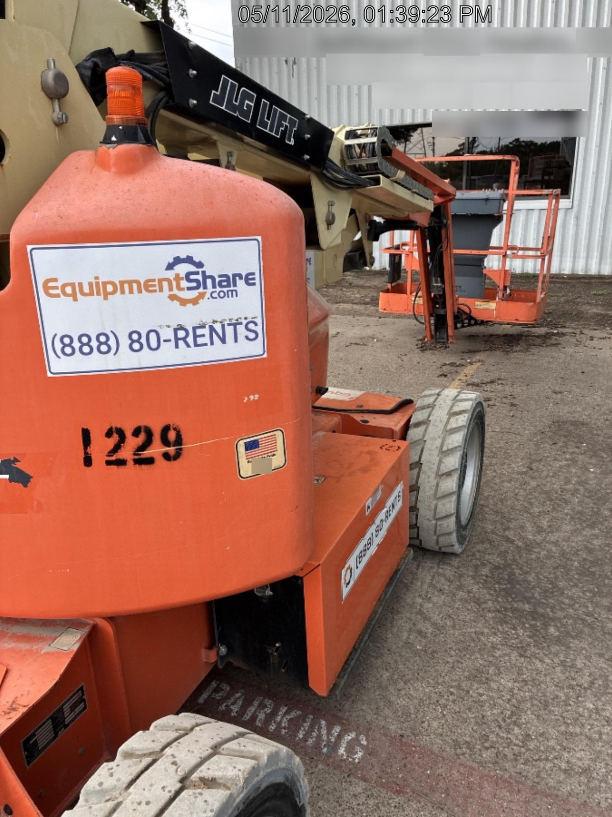 2016 JLG E450AJ