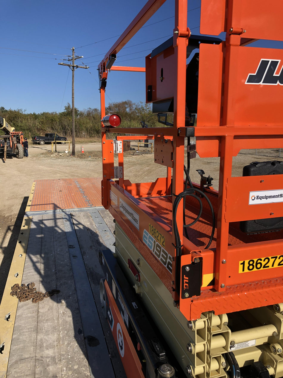 2021 JLG ES1932