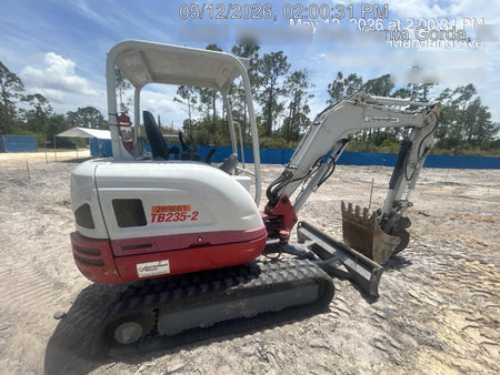 2022 TAKEUCHI TB235-2R