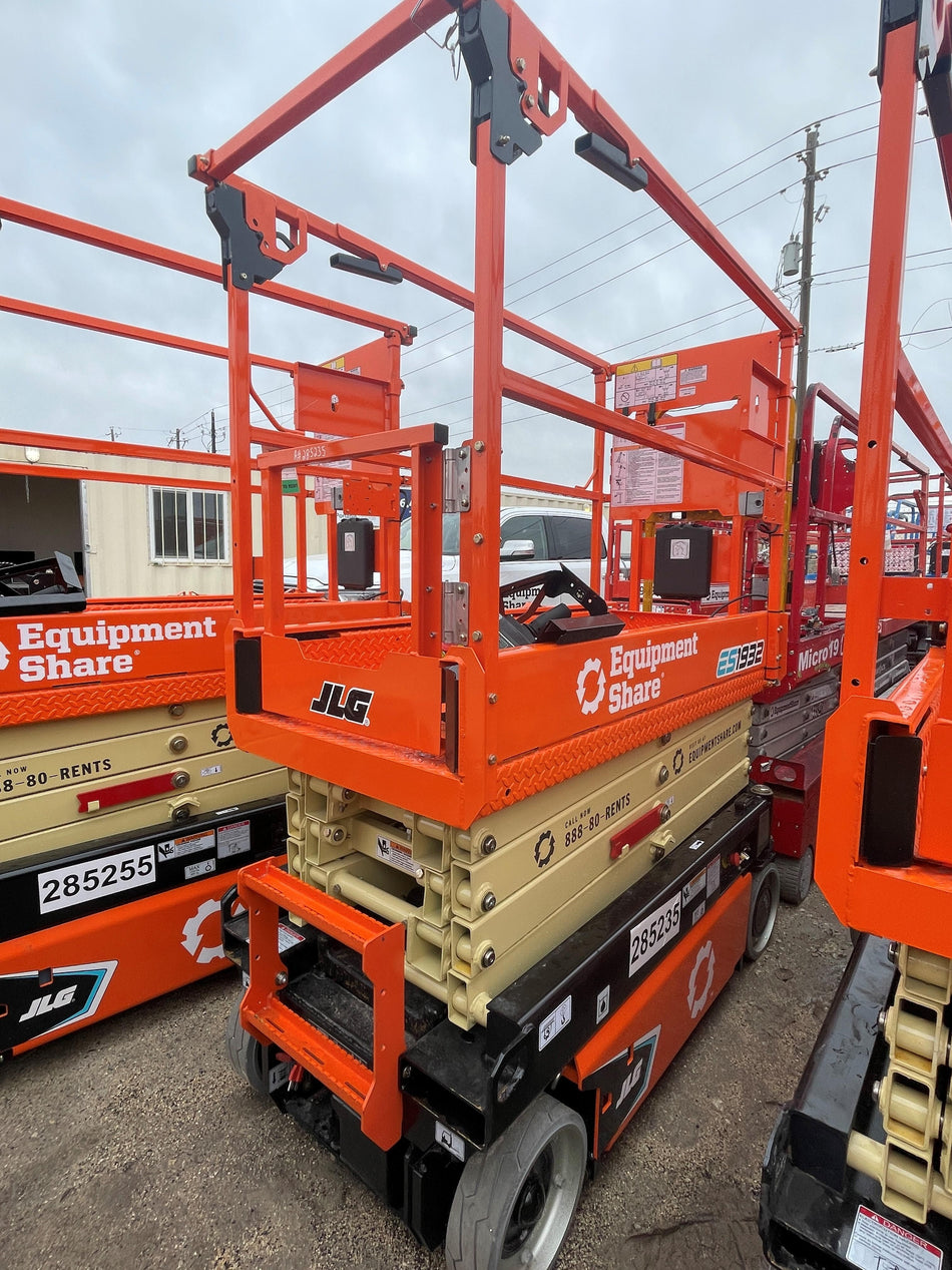 2022 JLG ES1932