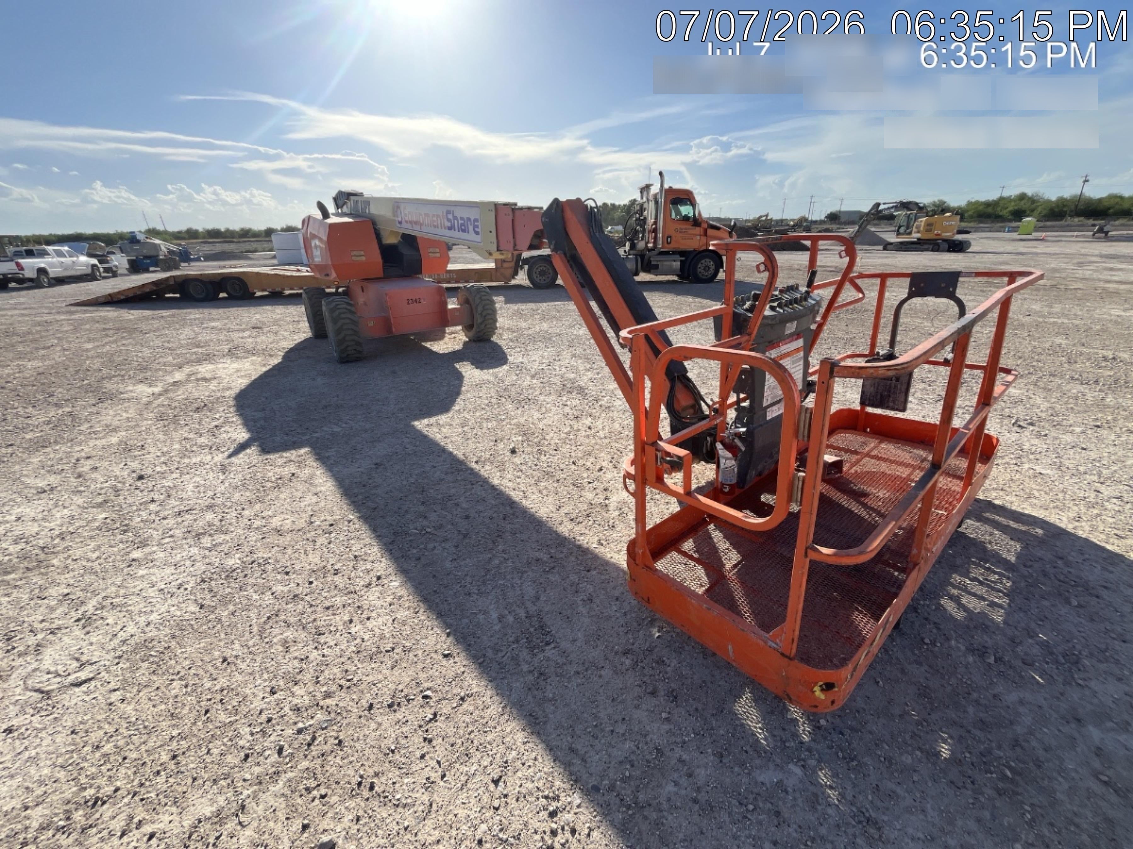 2017 JLG 660SJ