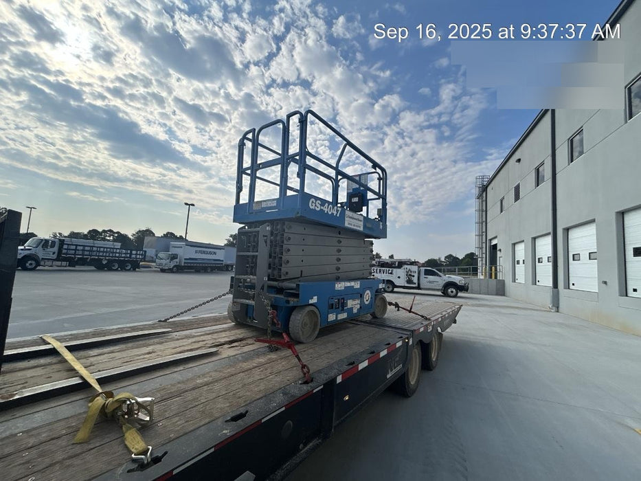 2019 Genie GS-4047 Folding rails with half height swing gate