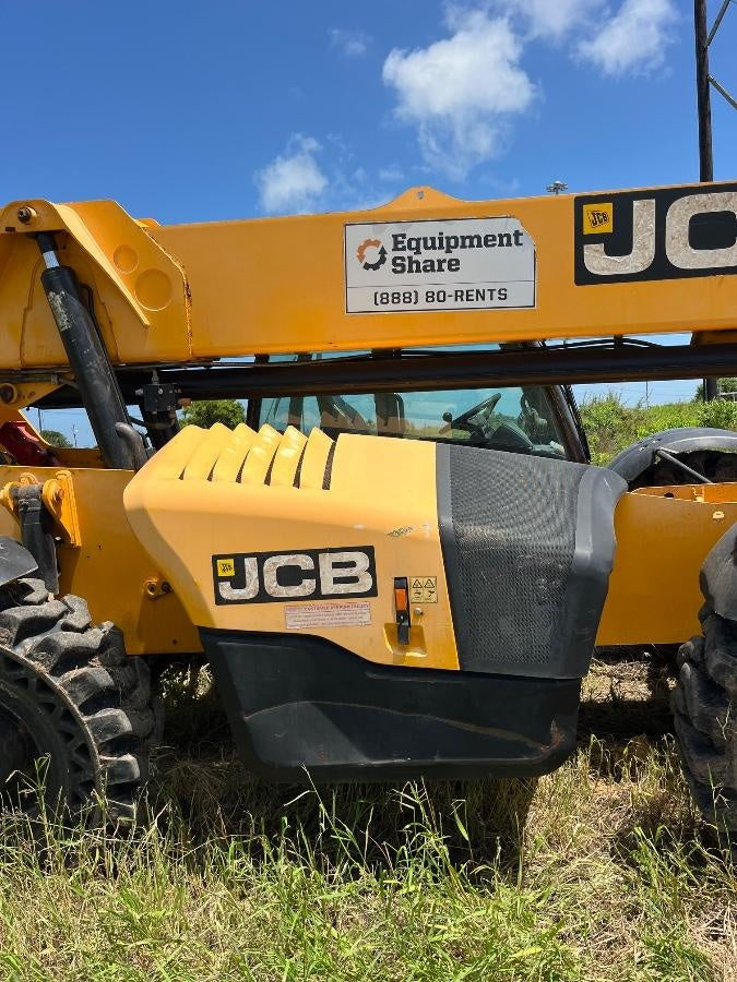 2019 JCB 512-56 109 HP w/CAB/HVAC, Beacon, Aux Hydraulics, Worklights, Solid Tires w/60" Carriage/Forks