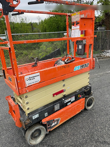 2021 JLG ES1932