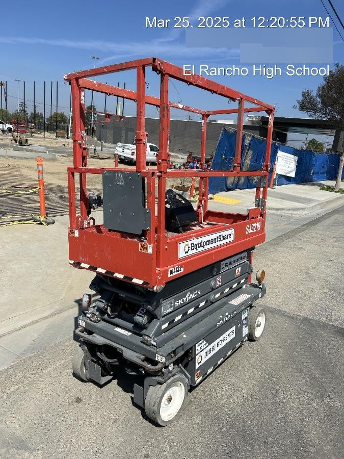 2020 Skyjack SJIII-3219 Solid NM Tires, Half height spring hinged entry gate, Dual Beacons, 800W Inverter
