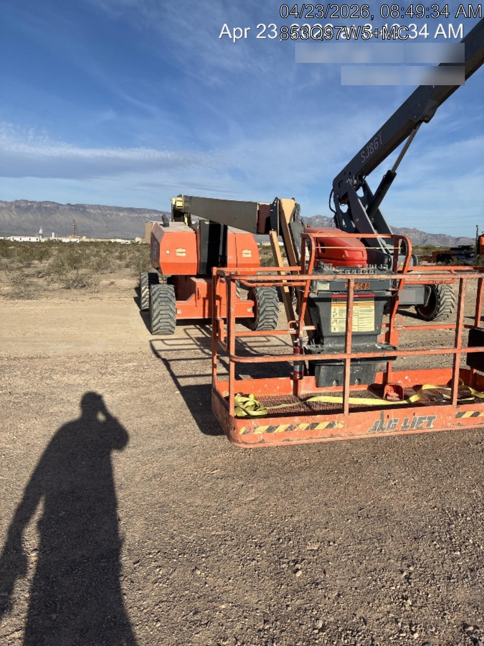 2022 JLG 800AJ