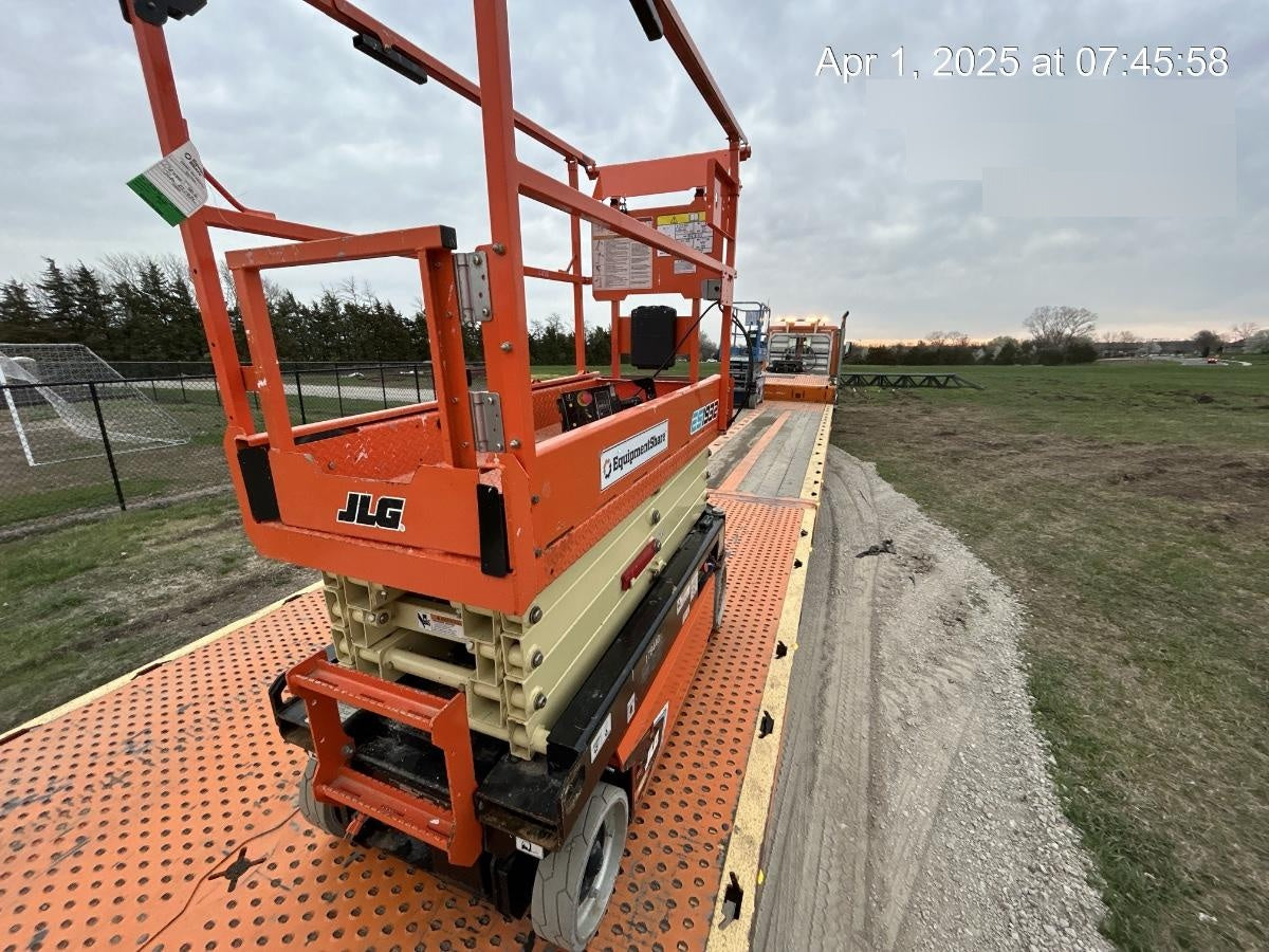 2021 JLG ES1932