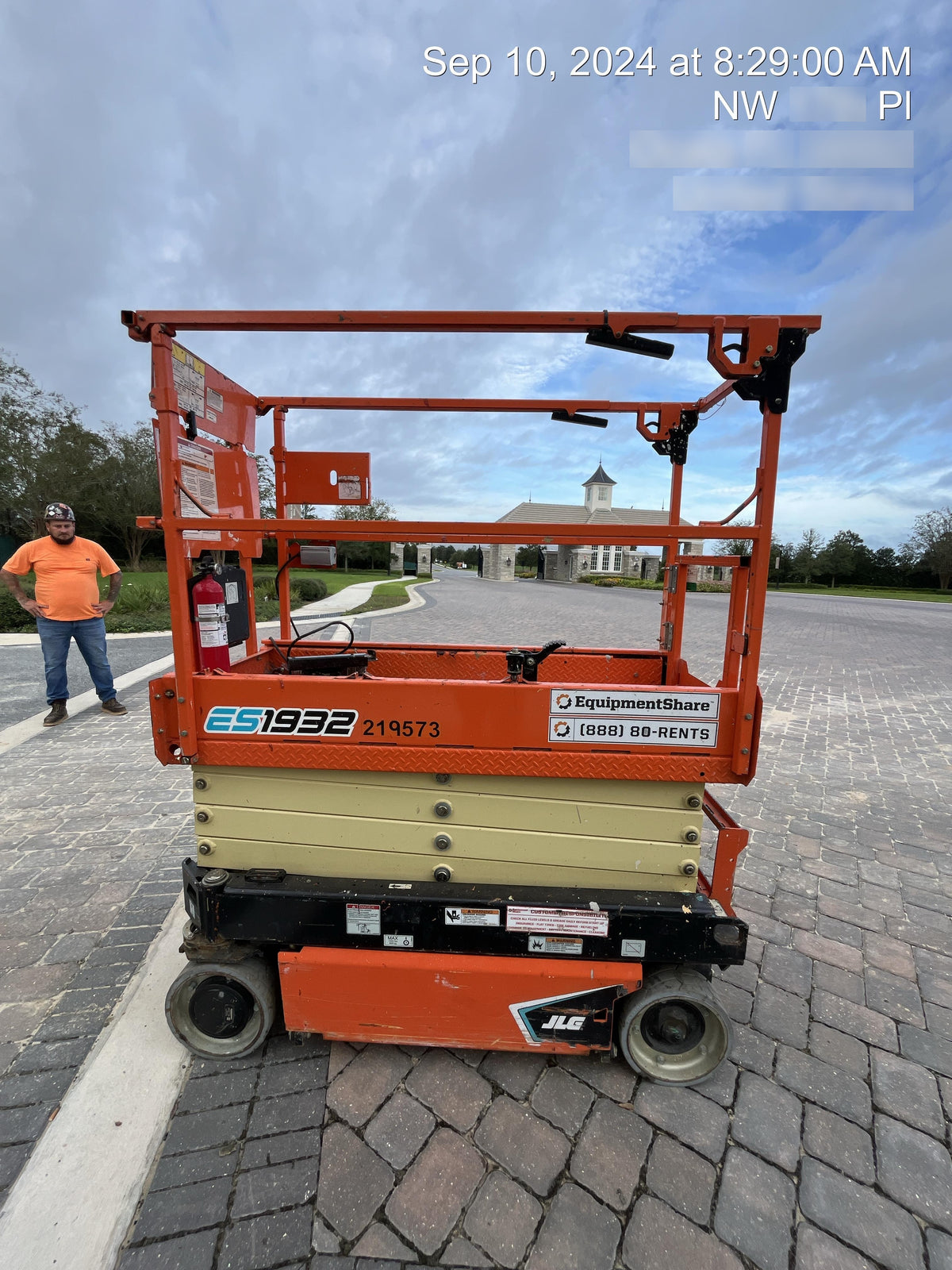 2022 JLG ES1932