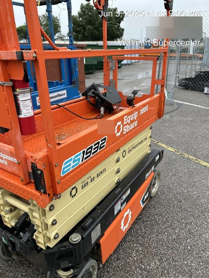 2023 JLG ES1932