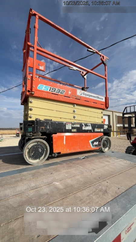 2022 JLG ES1932