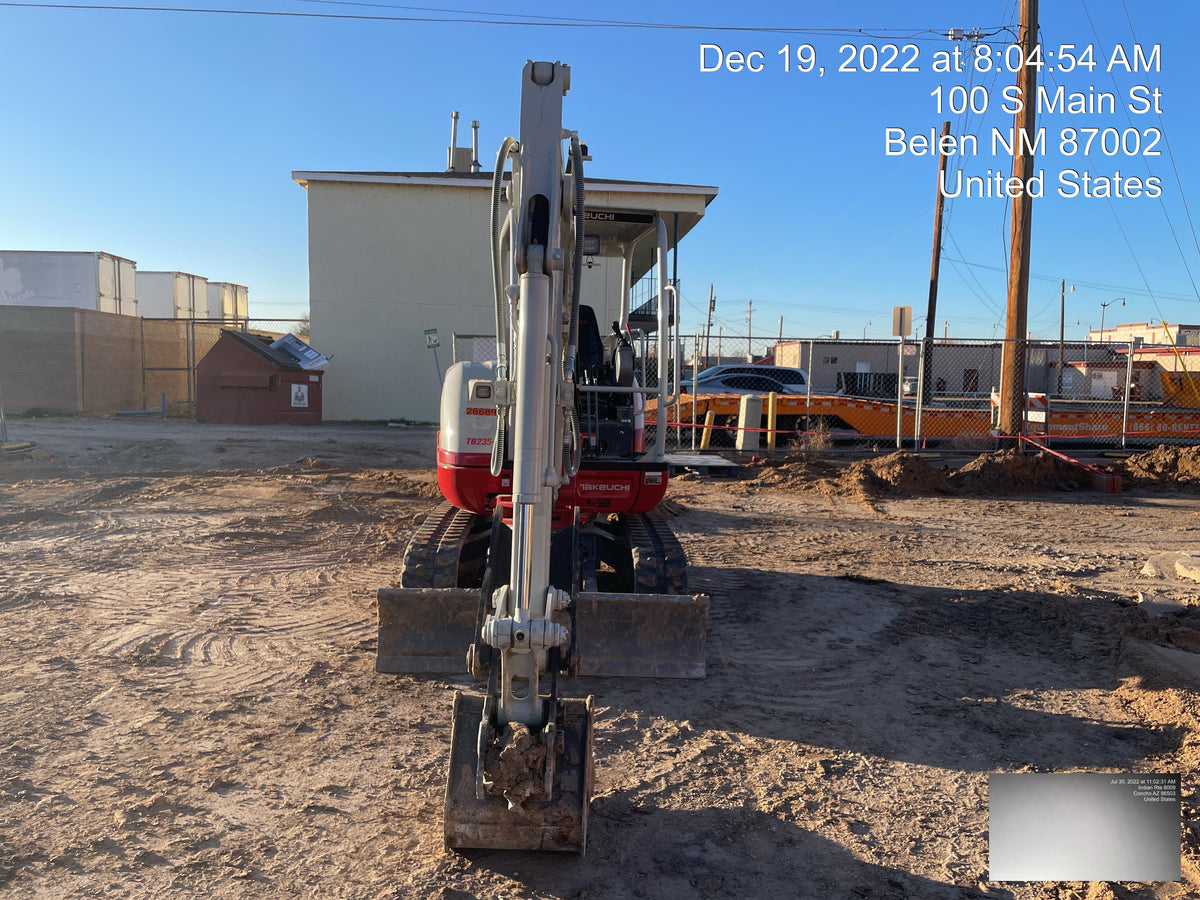 2022 TAKEUCHI TB235-2R