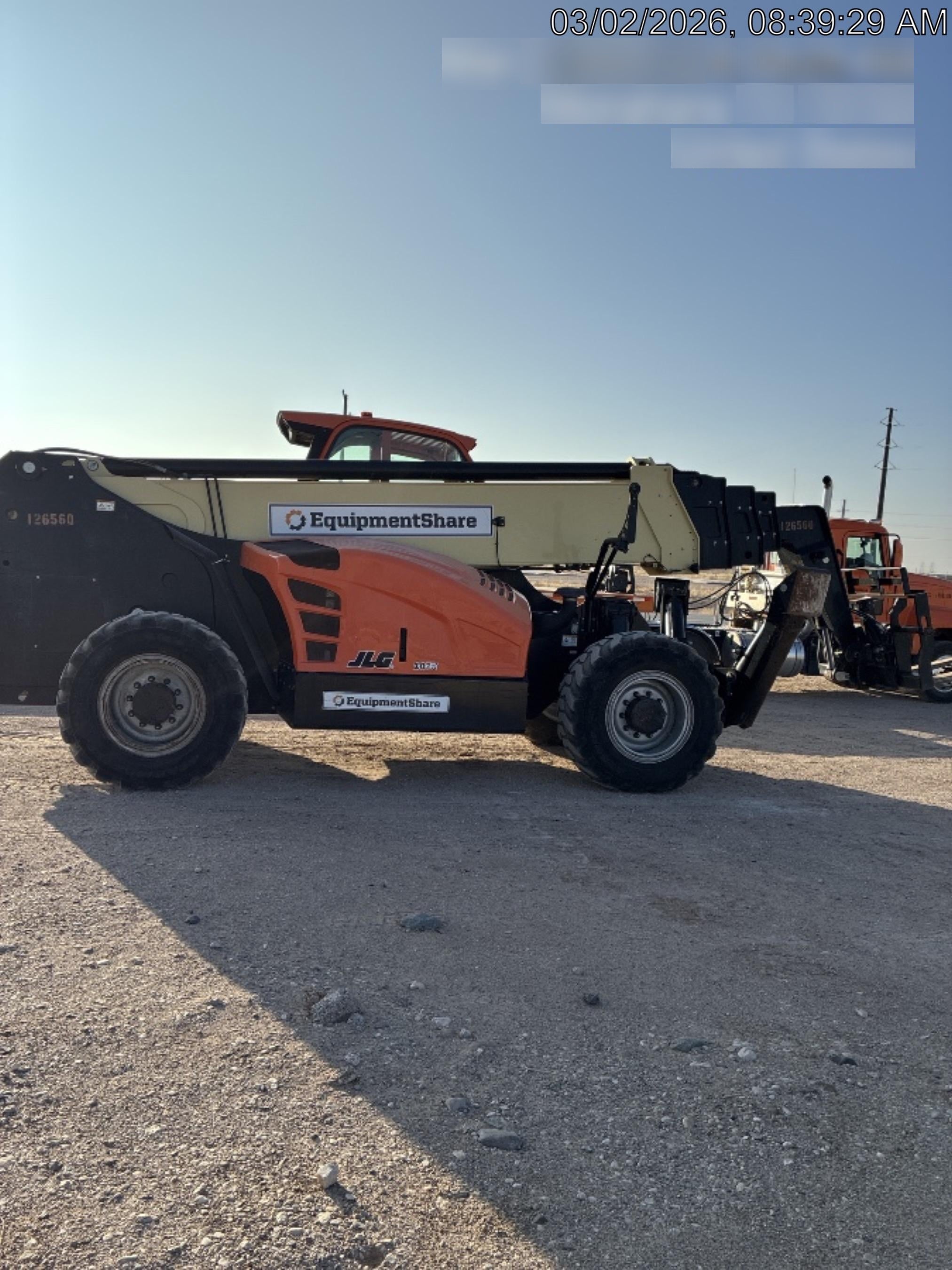 2021 JLG 1075
