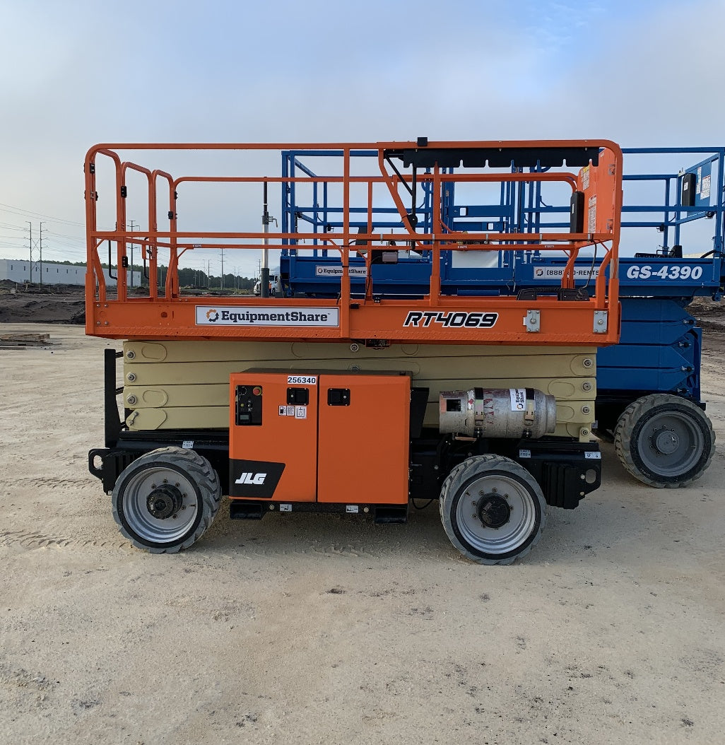 2022 JLG RT4069