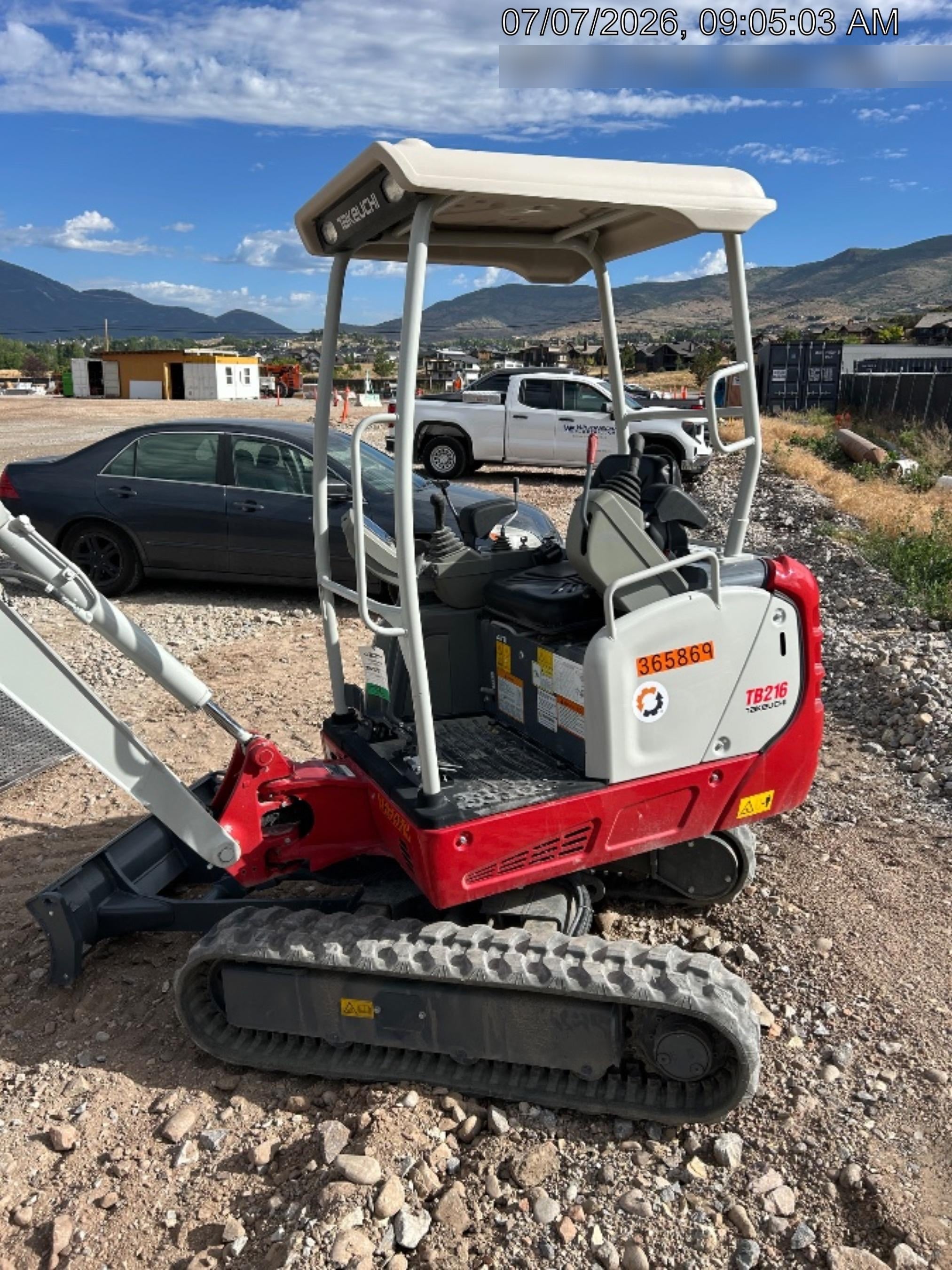 2023 TAKEUCHI TB216R