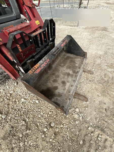 2023 TAKEUCHI 67" Smooth Bucket - Takeuchi