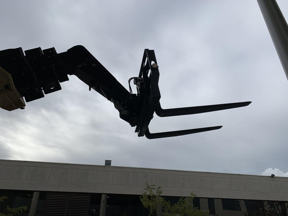 2021 JLG 1075