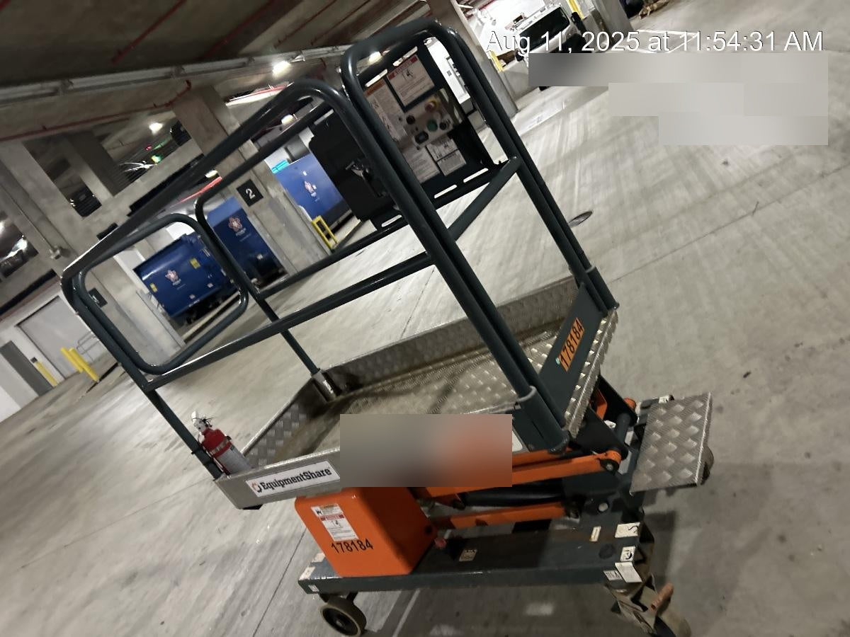 2021 JLG 1030P