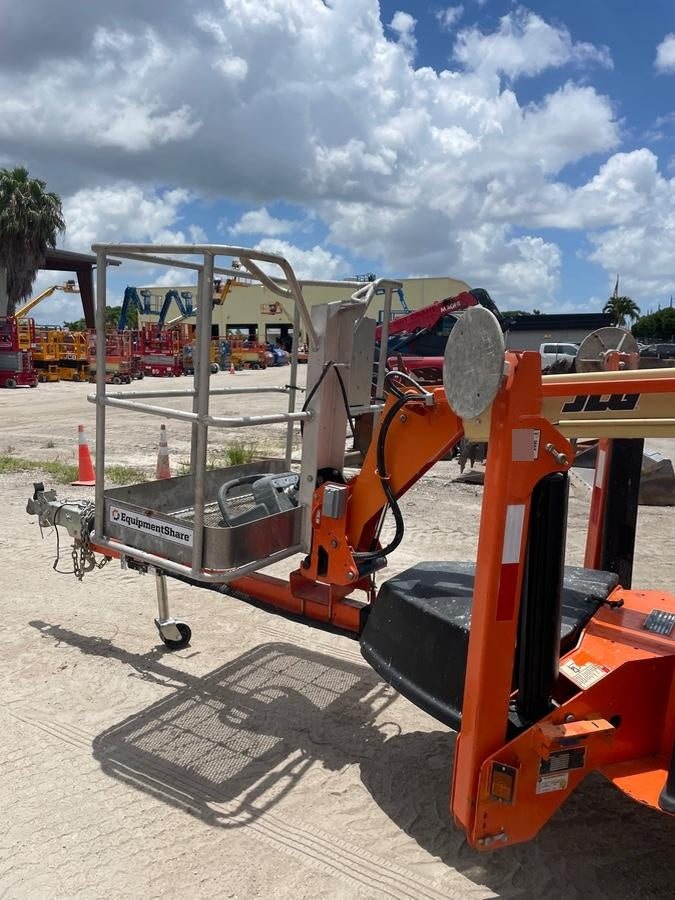 2022 JLG T350