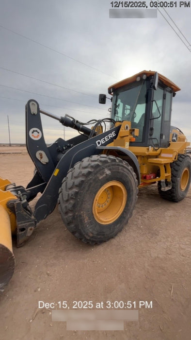 2019 John Deere 524L Cab/Heat/AIR, 3rd Function Hydraulics, Hydraulic JRB QC 2.75 Yd. Bucket, 60" Carriage/72" Forks