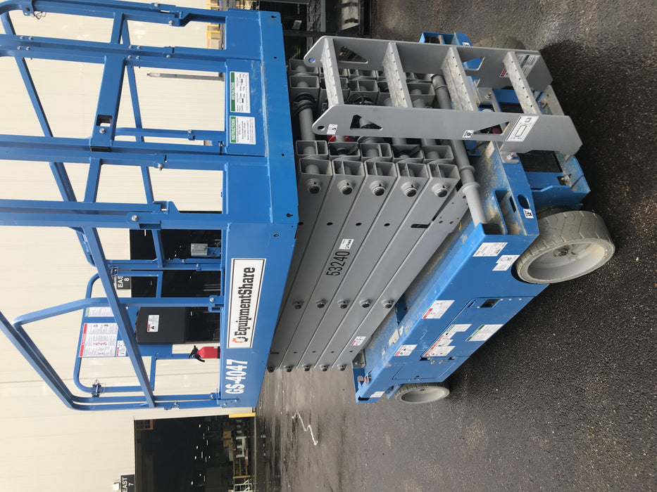 2019 Genie GS-4047 Folding rails with half height swing gate