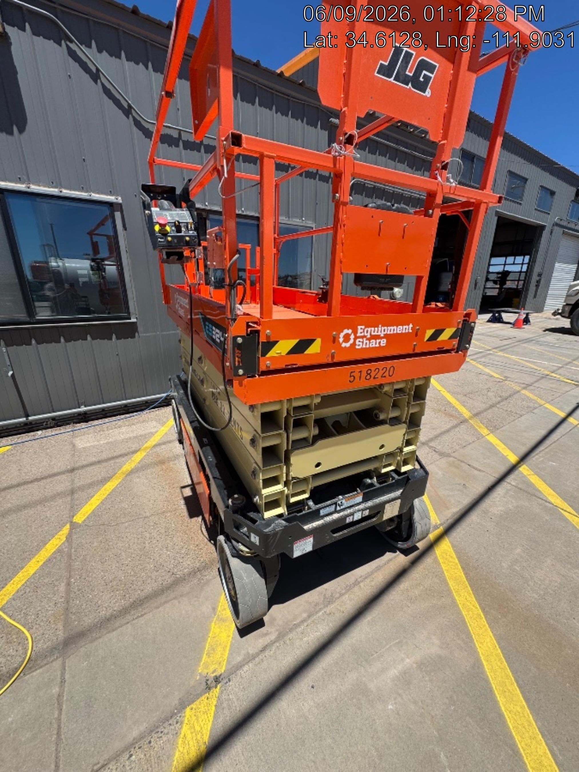 2025 JLG ES3246