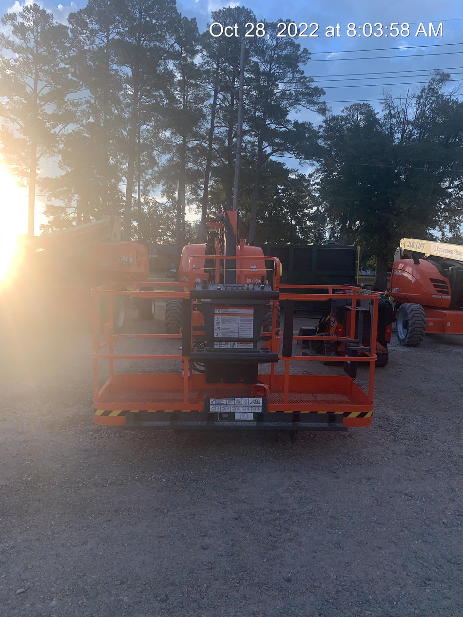 2022 JLG 660SJ
