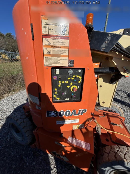 2019 JLG E300AJP