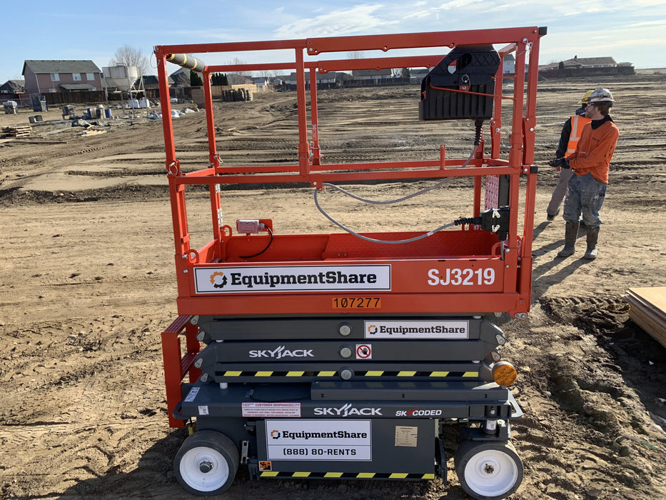 2020 Skyjack SJIII-3219 Solid NM Tires, Half height spring hinged entry gate, Dual Beacons, 800W Inverter