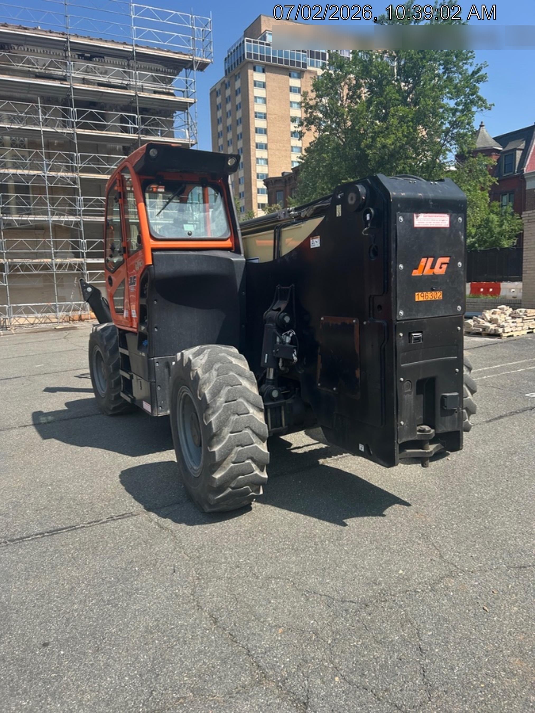 2021 JLG 1075