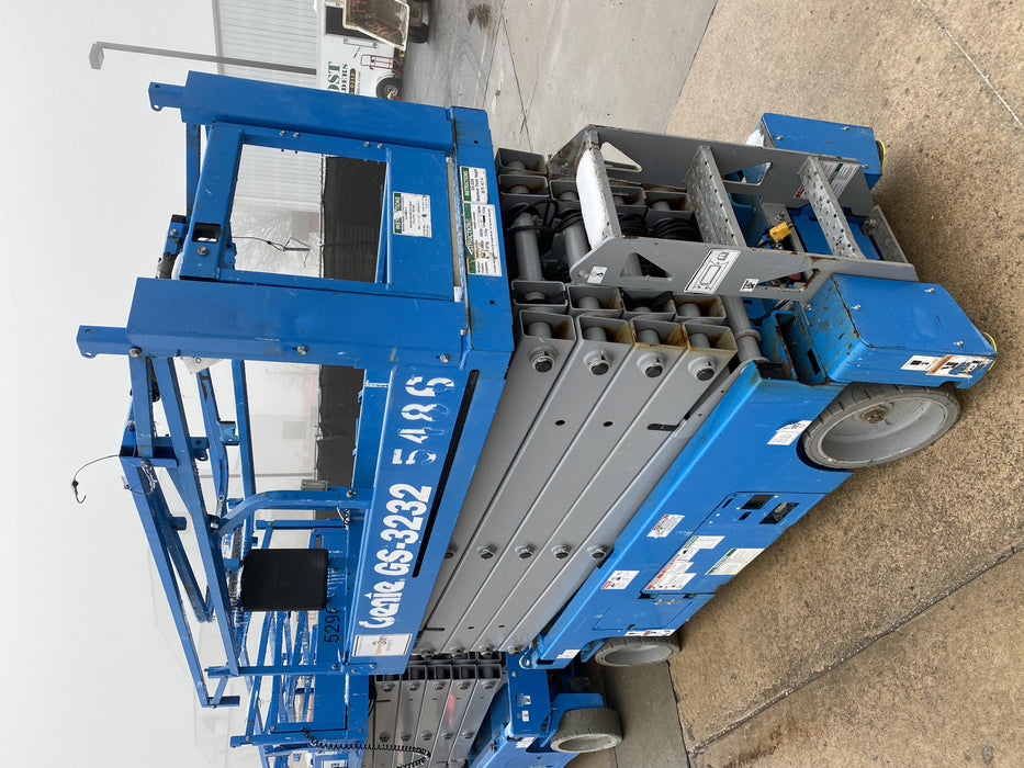 2019 Genie GS-4047 Folding rails with half height swing gate