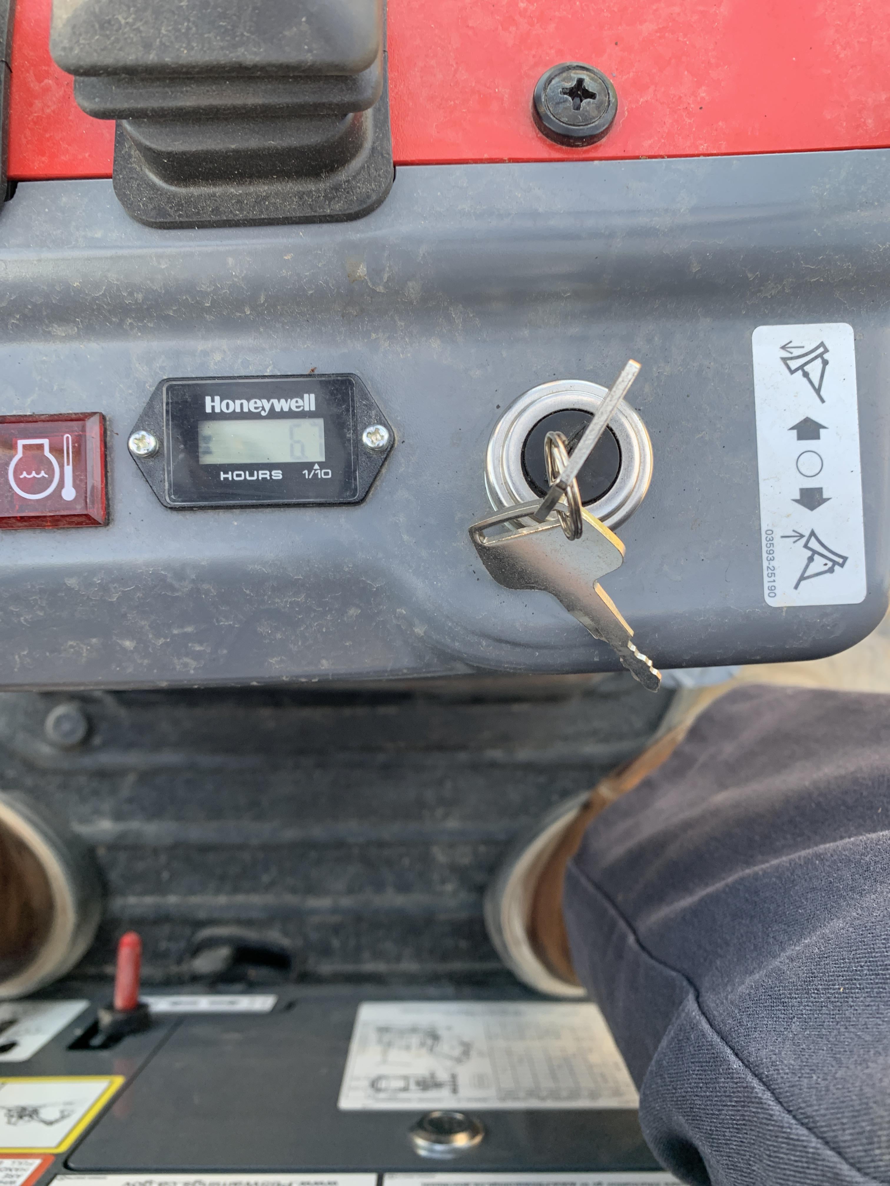 2022 TAKEUCHI TB210R