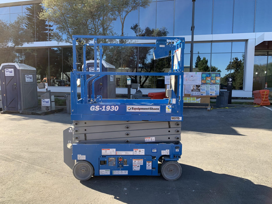 2020 Genie GS-1930 Solid Non Marking Tires, Beacon, Folding rails with half height swing gate, 800W Inverter