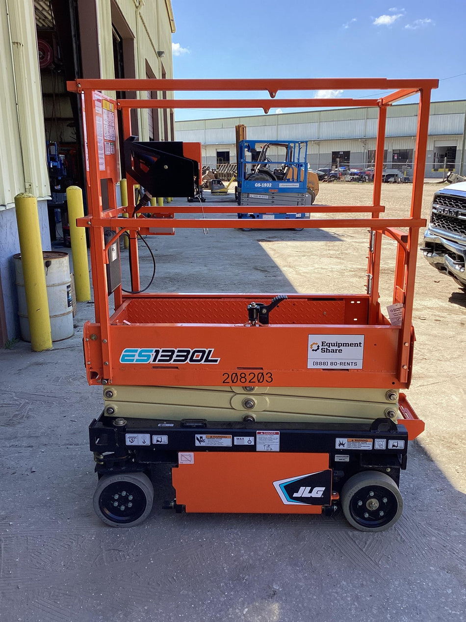 2022 JLG ES1330L