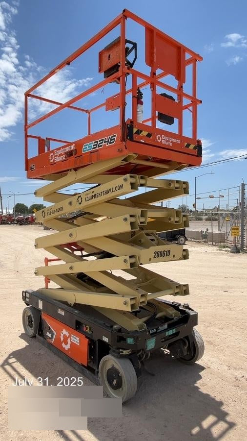 2022 JLG ES3246