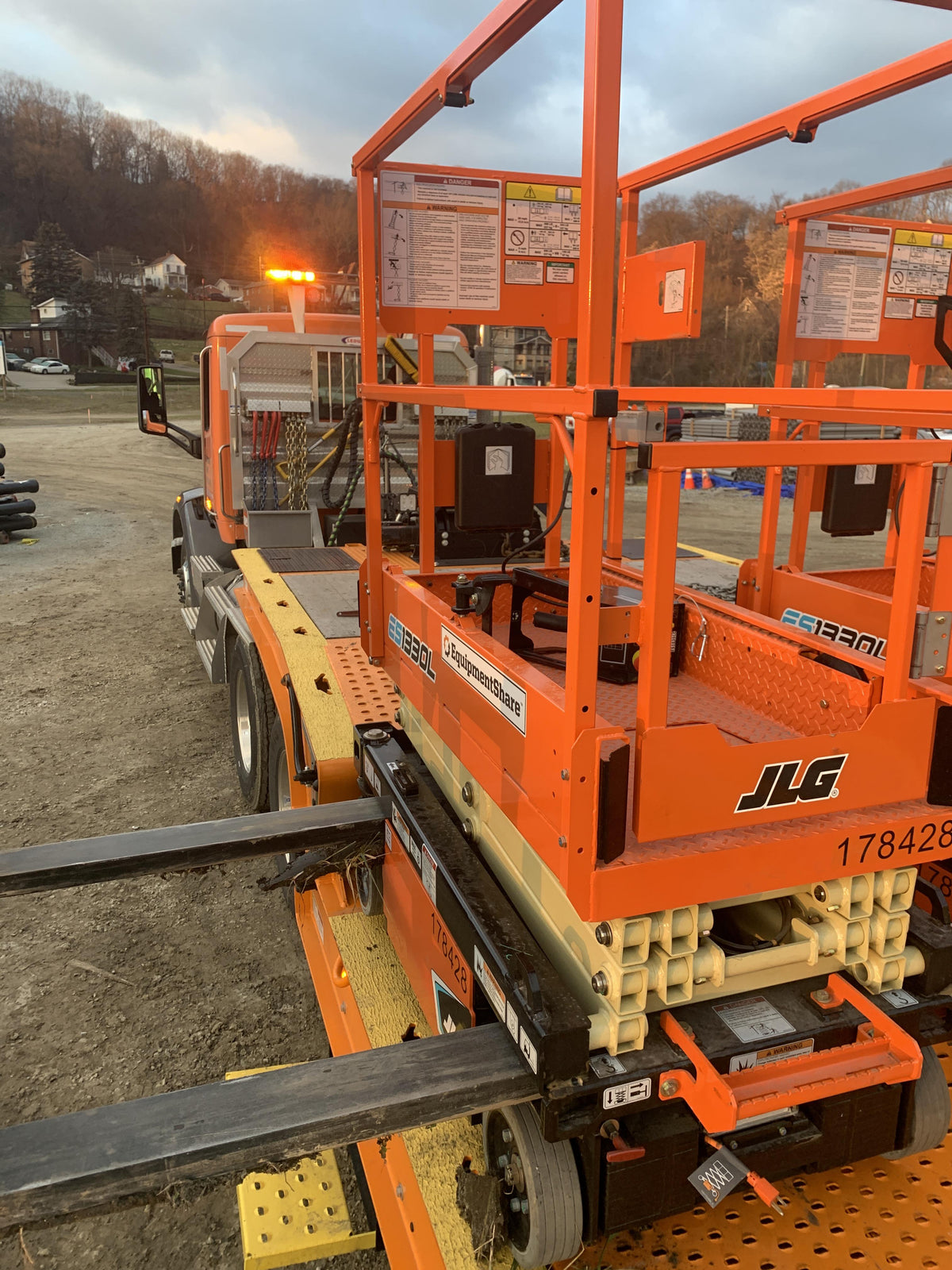 2021 JLG ES1330L