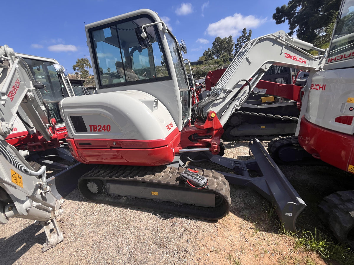2024 TAKEUCHI TB240-CR