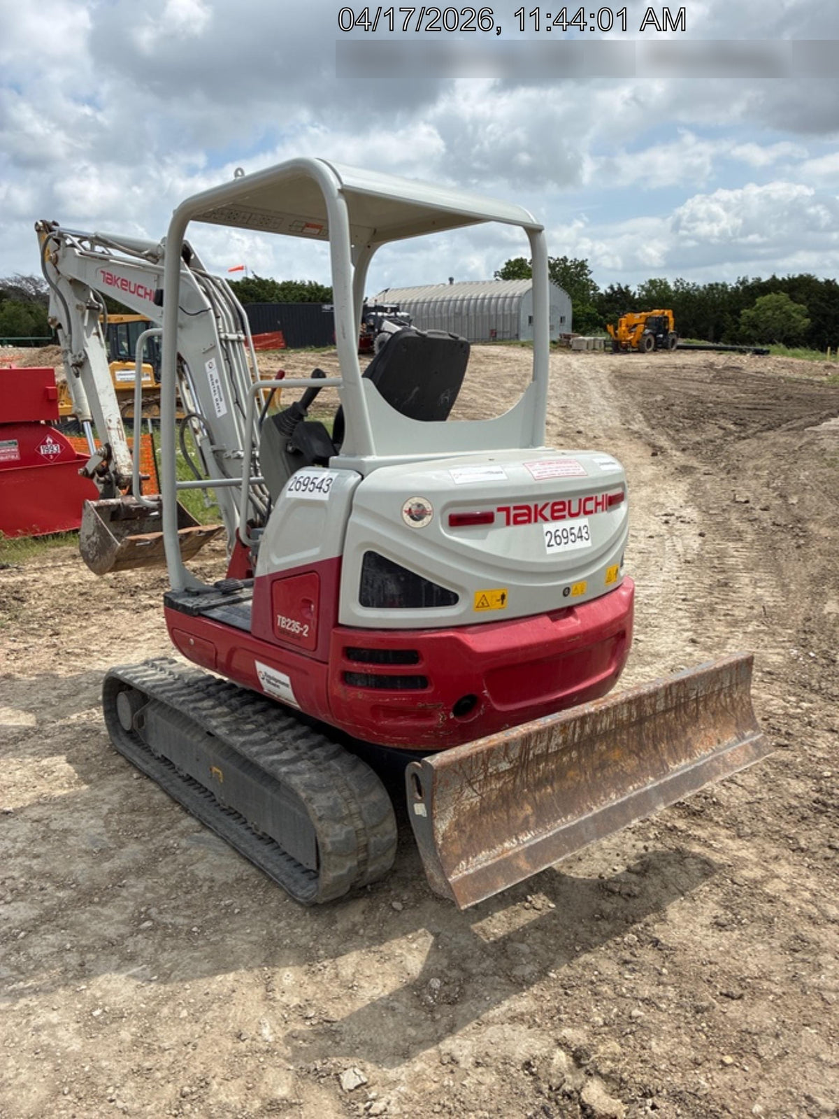 2022 TAKEUCHI TB235-2R