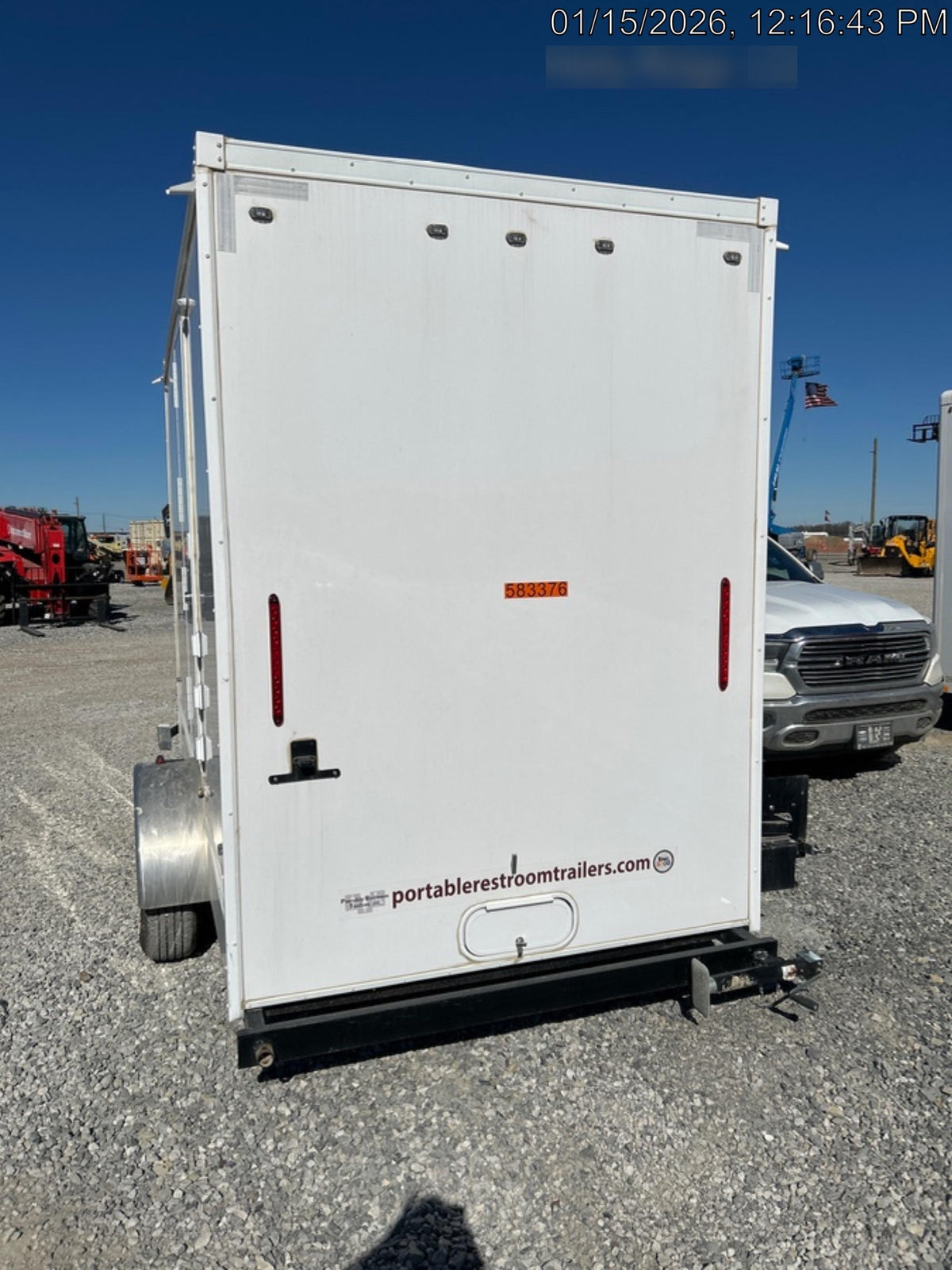 2025 PORTABLE RESTROOM TRAILER RRAV258741