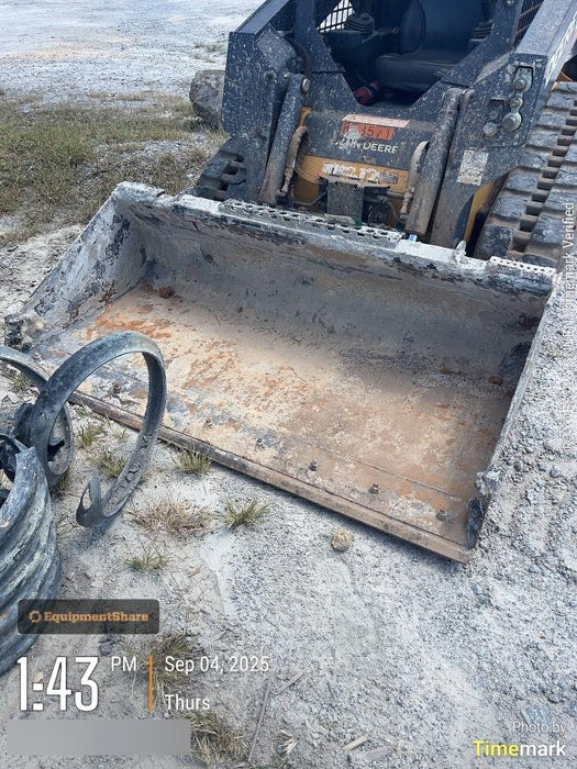 2025 EQUIPMENTSHARE 1006146 - 72" Smooth Bucket, CTL