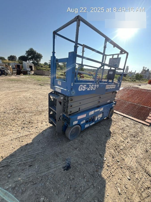 2019 Genie GS-2632 Folding rails with half height swing gate