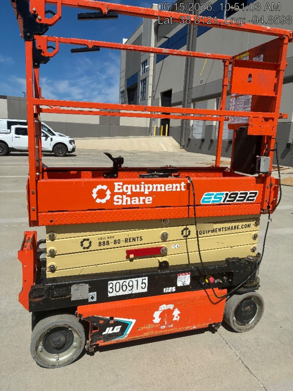 2023 JLG ES1932