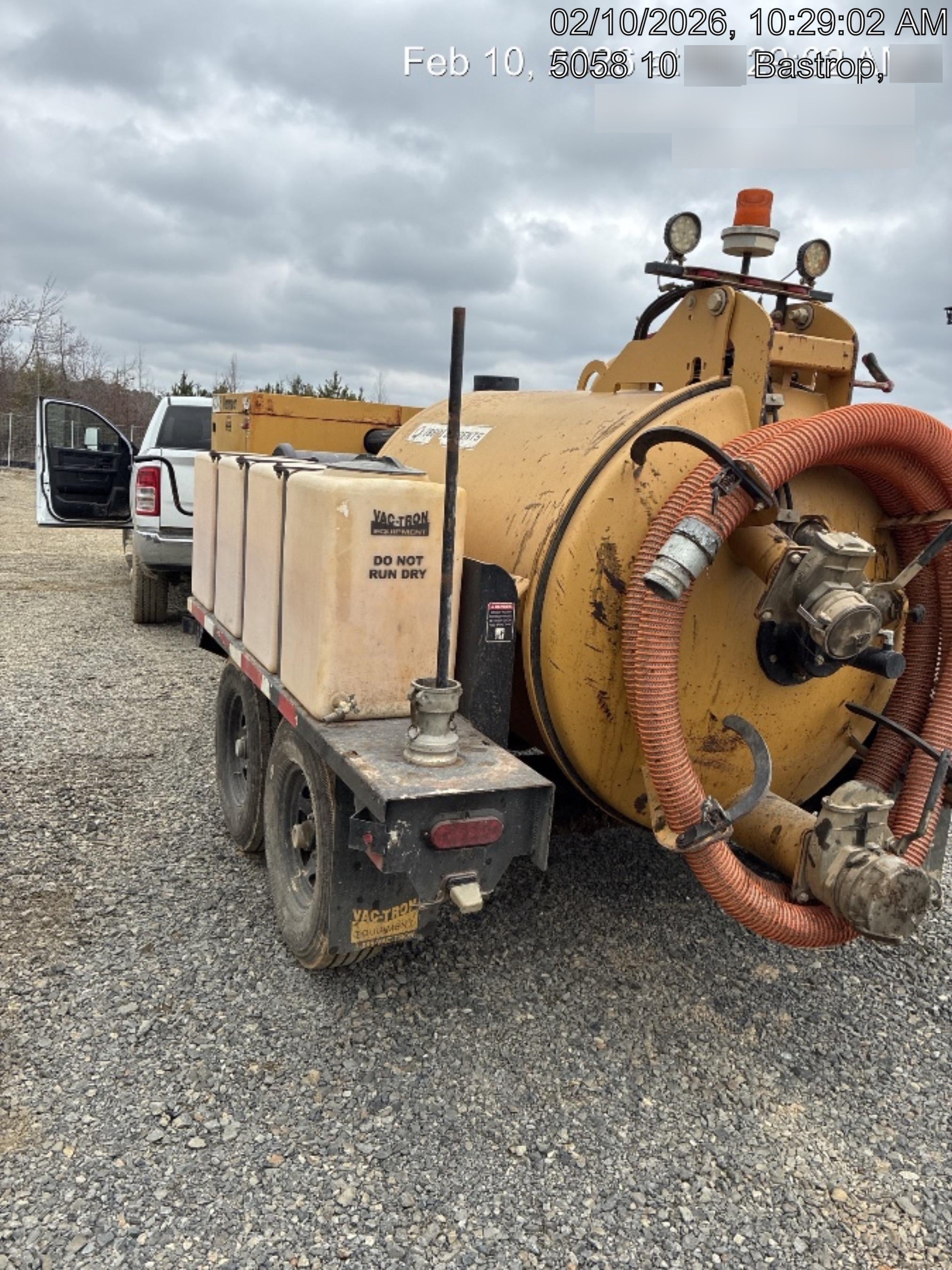 2019 Vac-Tron LP573XDT 24Hp Kohler Diesel, 500 Gal Debris Tank, 500 CFM Vacuum Pump, x2 100 Gal Water Tanks