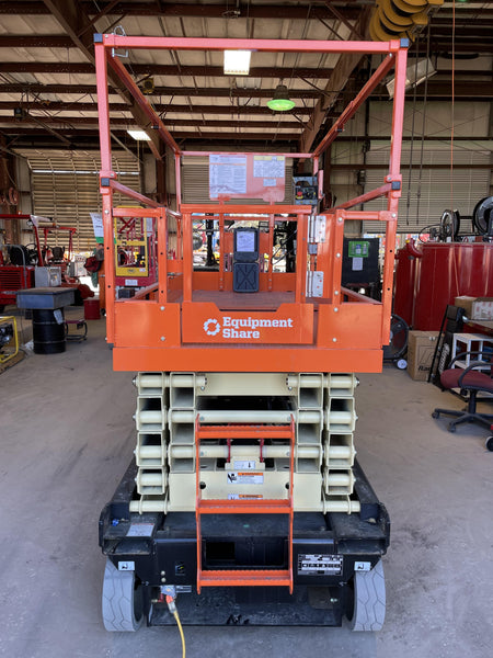 2022 JLG ES3246